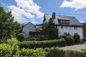 Großzügiges Wohnhaus mit renovierter Einliegerwohnung,  Doppelgarage und gepflegtem Garten! – Die vollständige Adresse der Immobilie erhältst du vom Anbieter., 56581 Ehlscheid – Vorschaubild 10
