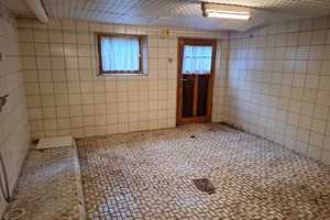 Renovierungsbedürftige DHH mit zwei getrennten Wohnungen auf schönem Grundstück mit Garten und Pool – Nürnberg – Vorschaubild 25