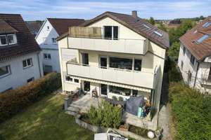 Wohnen und investieren! Charmantes Mehrfamilienhaus in begehrter Lage – Die vollständige Adresse der Immobilie erhältst du vom Anbieter., 71229 Leonberg – Vorschaubild 1