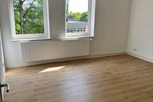 Helle, sanierte 2-Zimmer Wohnung ab dem 16.06.2025 zu vermieten – Schillerstr. 97, 27570 Bremerhaven – Vorschaubild 1