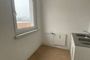 Ideal für junge Leute mit wenig Einkommen, gute Verkehrsanbindung vorhanden – Martha-Arendsee-Straße 14, 12681 Marzahn, Berlin – Vorschaubild 7