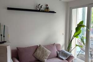 Renovierte Wohnung mit Küche und Balkon