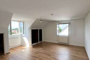 Charmante 3-Zimmer-Dachgeschosswohnung mit Weitblick in ruhiger Lage – Die vollständige Adresse der Immobilie erhältst du vom Anbieter., 70374 Espan, Stuttgart – Vorschaubild 2