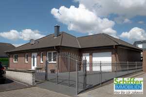 frei stehender Bungalow mit Walmdach und integrierter Garage in Jüchen Otzenrath – Neuss (Rhein-Kreis) – Vorschaubild 1