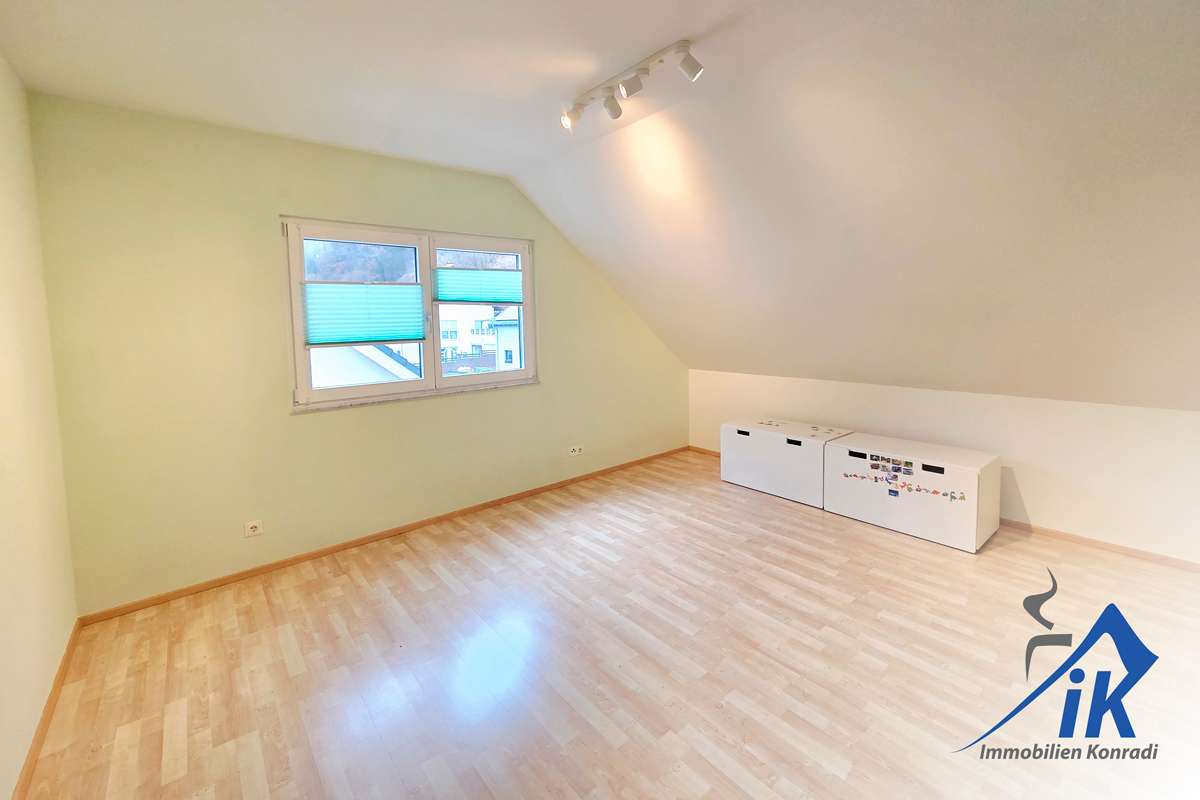 Immobilie in Wiesbach - IK | Wiesbach: Großzügiges Einfamilienhaus mit großem Grundstück und möglicher Einliegerwohnung - Bild 3