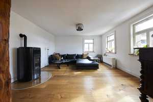 Liebevoll saniertes Fachwerkhaus (ca. 289 m²) mit Terrasse, Sichtbalken, Einliegerwohnung uvm. – Stuttgart – Vorschaubild 3