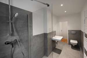 Top Lage in Lichtenberg mit neuem Preis – frisch sanierte 1-Zi.-Whg. – ideal zum Wohnen o. Vermieten