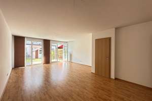 Familienglück inklusive 2 Garagen!!! Sonniges Reihenhaus mit 5 Zimmern und Dachterrasse in Feucht  – Die vollständige Adresse der Immobilie erhältst du vom Anbieter., 90537 Feucht – Vorschaubild 3