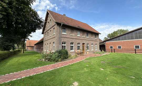 Reitanlage mit 40er Halle auf 7,3 ha zu verkaufen