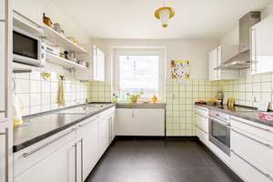 Wohnen über den Dächern: 3-Zimmer-Eigentumswohnung mit Balkon und Stellplatz in der Waldstadt – Die vollständige Adresse der Immobilie erhältst du vom Anbieter., 76139 Waldstadt, Karlsruhe – Vorschaubild 2