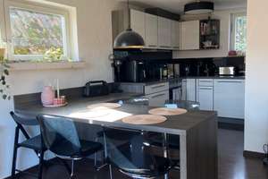 Helles Zimmer in schöner 80qm 2er-WG am Schlossgarten mit Balkon und zwei Bädern – Die vollständige Adresse der Immobilie erhältst du vom Anbieter., 70190 Berg, Stuttgart – Vorschaubild 3
