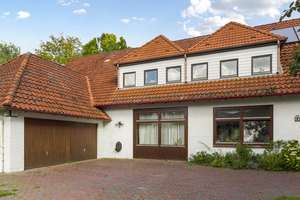 Repräsentatives Anwesen mit 12 Zimmern und Gartenparadies – Die vollständige Adresse der Immobilie erhältst du vom Anbieter., 24357 Hummelfeld – Vorschaubild 3