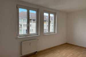 Helle Familienwohnung mit Balkon und Aufzug! – La-Rochelle-Straße 85, 13127 Berlin – Vorschaubild 3