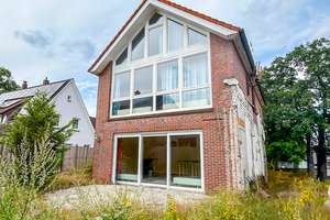 Mitten in Wardenburg ! Neubau- oder Sanierung!
Wohn & Geschäftshaus zum Verkauf! – Die vollständige Adresse der Immobilie erhältst du vom Anbieter., 26203 Wardenburg – Vorschaubild 1