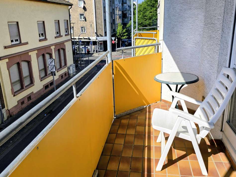 mit Zugang Balkon
