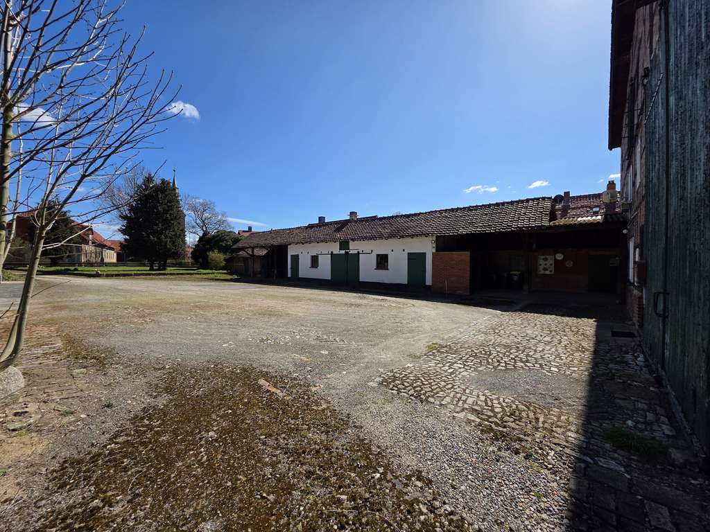 Immobilie in Uehrde - Schöner ruhiger Resthof mit 2 Wohneinheiten, Scheune und Stallungen - Bild 2