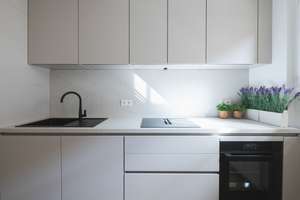 Über den Dächern der City-West: Saniertes 1-Zimmer-Studio-Apartment mit Balkon – Johann-Sigismund-Straße 18, 10711 Halensee, Berlin – Vorschaubild 7