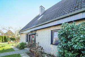 Gepflegtes EFH mit großem Garten in familienfreundlicher Troisdorfer-Lage – Die vollständige Adresse der Immobilie erhältst du vom Anbieter., 53840 Troisdorf – Vorschaubild 3