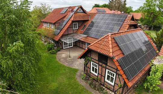 Bild von Traumhaft schönes Fachwerkhaus + großes Nebengebäude + Photovoltaikanlage + Garage + ruhige Lage