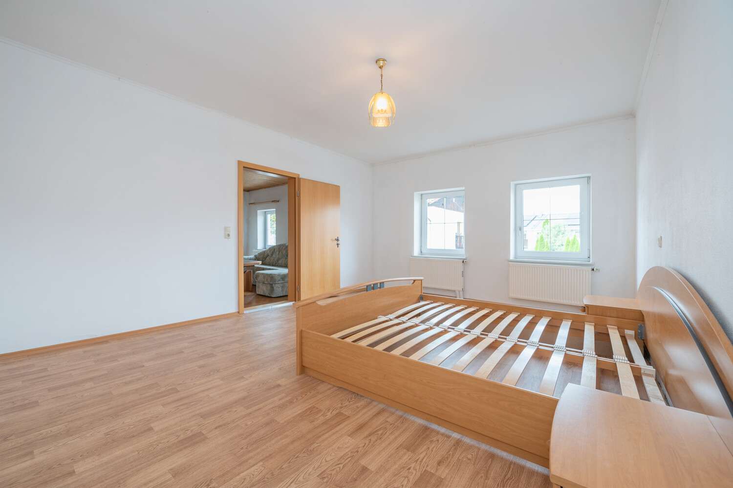 Immobilie in Pfarrkirchen - Großzügige Doppelhaushälfte mit Ausbaupotential und Werkstatt - Bild 0