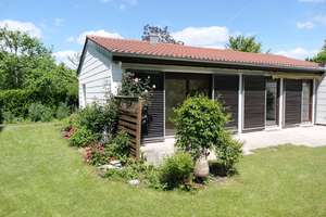 Geräumiger Bungalow (erweiterbar) auf parkähnlichem Grundstück – Die vollständige Adresse der Immobilie erhältst du vom Anbieter., 85737 Ismaning – Vorschaubild 1