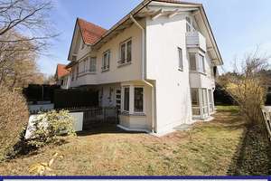 Idyllisches Familienheim: Modernes Reiheneckhaus in München-Forstenried Nähe Forstenrieder Park