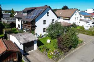 Gepflegtes 3-Familienhaus in schöner Wohnlage von Isny, für Eigennutzung oder Vermietung – Die vollständige Adresse der Immobilie erhältst du vom Anbieter., 88316 Isny im Allgäu – Vorschaubild 1