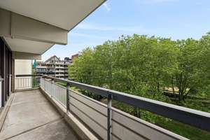 Wohnkomfort auf höchstem Niveau: Modernisierte 3-Zimmer-Wohnung mit 2 Balkonen, Aufzug & Tiefgarage – Die vollständige Adresse der Immobilie erhältst du vom Anbieter., 50858 Weiden, Köln – Vorschaubild 3