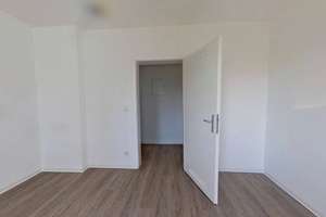 Helle 3-Zimmer-Wohnung mit sonnigem BALKON und modernem Tageslichtbad – Am Heidkämpken 8, 33649 Brackwede, Bielefeld – Vorschaubild 4