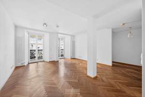 Exklusive 2,5-Zimmer-Altstadtwohnung mit Balkon in hochwertig saniertem Denkmalobjekt – Die vollständige Adresse der Immobilie erhältst du vom Anbieter., 93047 Innenstadt, Regensburg – Vorschaubild 2