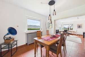 Freistehendes Haus mit liebevoll angelegtem Garten zum Veredeln! – Die vollständige Adresse der Immobilie erhältst du vom Anbieter., 65207 Auringen, Wiesbaden – Vorschaubild 2