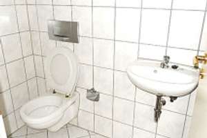 3-R.-Whg., hell/freundlich,  Gäste-WC,  Bad mit Wanne, Laminat Nußbaum – Weststraße 78, 9112 Kaßberg, Chemnitz – Vorschaubild 12