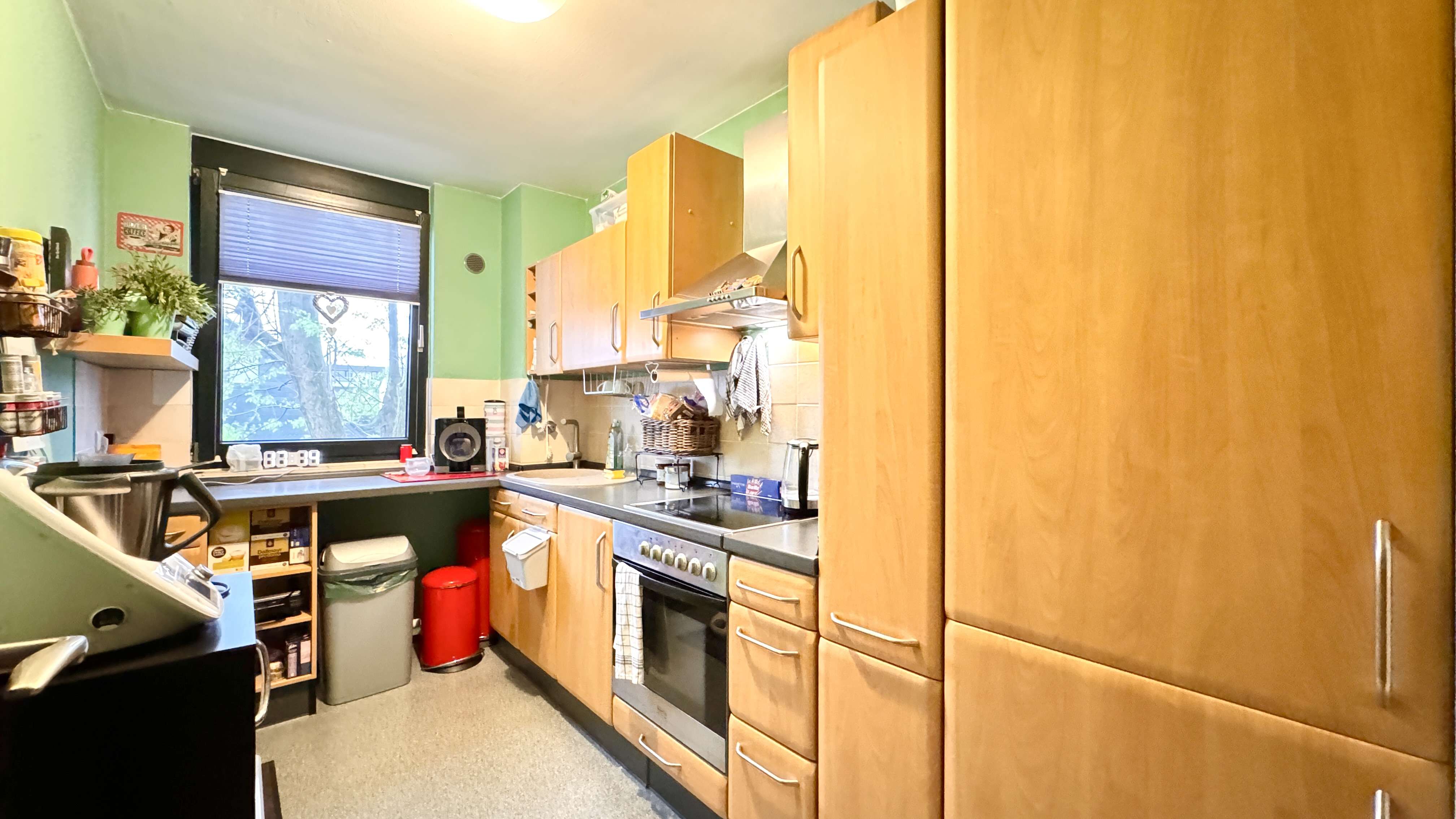 Immobilie in Monheim am Rhein - Vermietete Etagenwohnung mit Wintergarten und  PKW-Stellplatz im soliden Objekt in ruhiger Lage - Bild 0