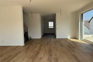 SPECIAL OFFER: Letzte Neubau- Doppelhaushälfte in ruhiger Lage. – Trollingerweg 22, 74354 Ludwigsburg (Kreis) – Vorschaubild 2