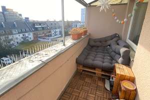 Deutz, zentrale Lage: Moderne 2-Zimmer-Dachgeschosswohnung mit 2 Balkonen