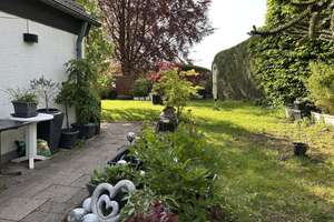 Dönberg. Freistehendes Einfamilienhaus mit großem Garten, Terrasse, offenem Kamin und Stellplätzen.