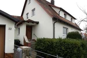 Helles Einfamilienhaus in Baiersdorf ab 1. November 2025 zu vermieten – Die vollständige Adresse der Immobilie erhältst du vom Anbieter., 91083 Baiersdorf – Vorschaubild 1