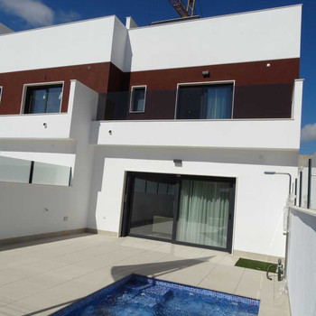 Traumhafte Reihenhäuser in San Javier
Im malerischen San Javier präsentiert LAV Real Estate eine auß