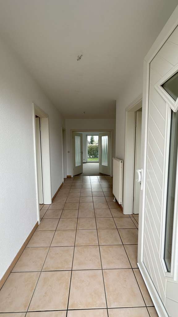 Immobilie in Wesenberg - Individuelle DHH mit vier Zimmern und Dach-Studio: Durchdachte Architektur, Top-Energieeffizienz - Bild 2