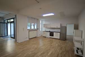 Lebendiger Wohnraum in Düsseldorf: Großzügige 2-Zimmer-Wohnung – 40210 Stadtmitte, Düsseldorf – Vorschaubild 3