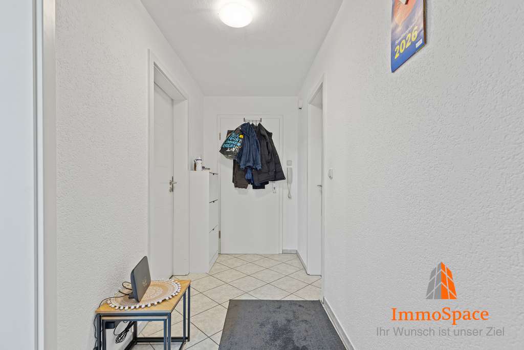 Immobilie in Königsbrunn - IMMOSPACE *** NEU MODERNISIERTE 2 ZKB MIT KELLER UND EINZELGARAGE *** - Bild 1