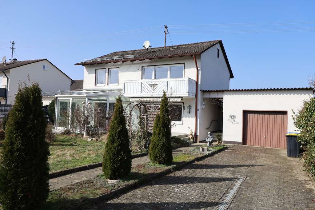 Immobilie in Bibertal - Gesunde Substanz für stilvolles Wohnen – Familienheim mit Wintergarten, Garage und Garten - Bild 1