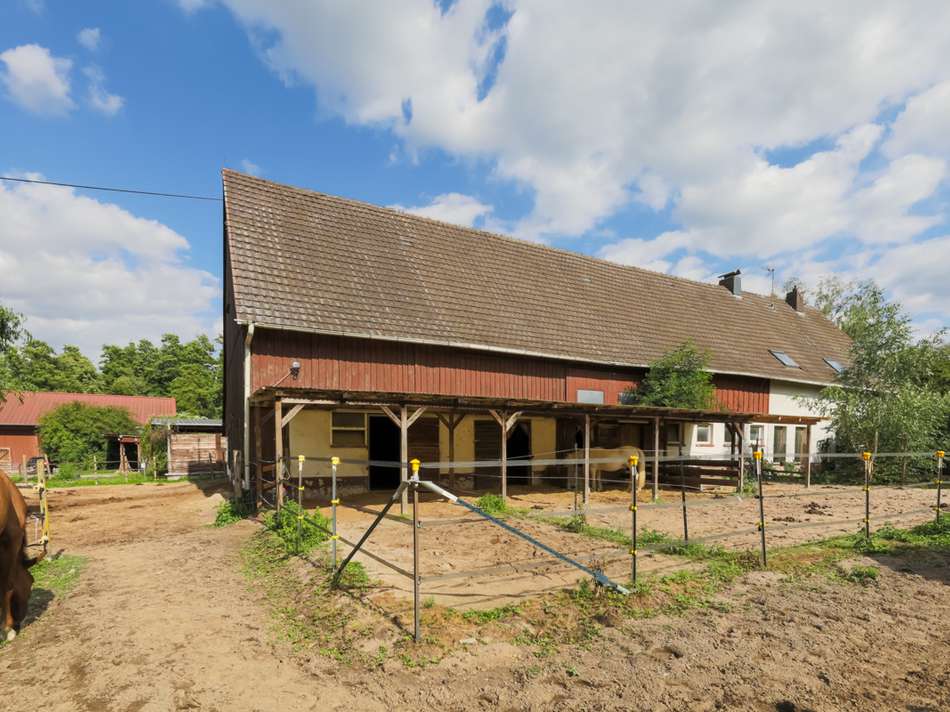 Rückansicht mit Hausstall