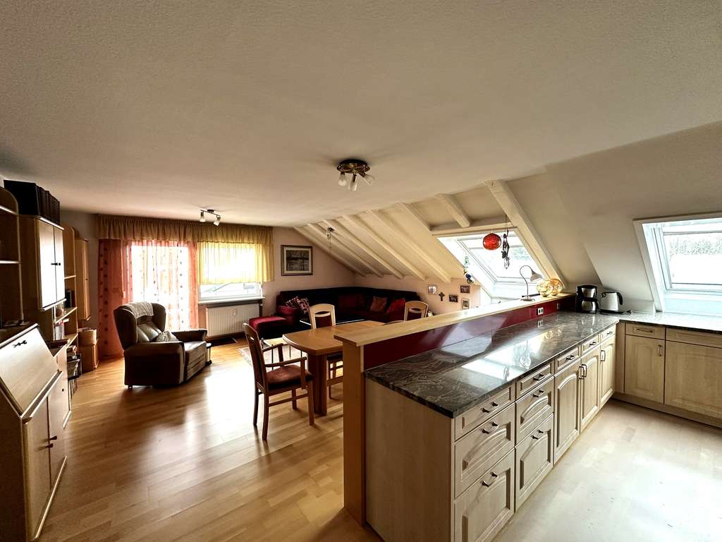 Immobilie in Hinterzarten - Schöne Dachgeschosswohnung mit Balkon, 2 Stellplätze und Gartenmitnutzung in Hinterzarten - Bild 0