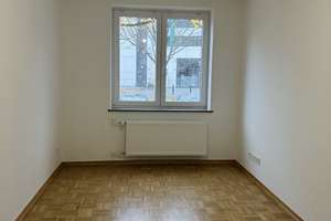 Frisch sanierte 3-Zimmer-Wohnung mit EBK,  Balkon im grünem Innenhof in der List  – Tannenbergallee 5, 30163 List, Hannover – Vorschaubild 5