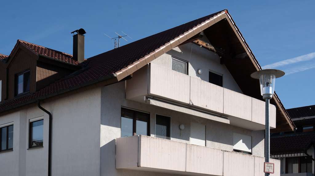 Immobilie in Gemmrigheim - PROVISIONSFREI – 2-Zi.-DG-Wohnung mit Balkon, Carport und EBK - Bild 1
