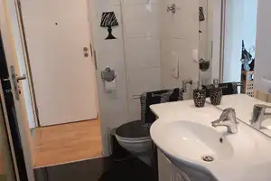 Ruhige 3 Zimmer-Wohnung, im Verlagsviertel, mit Balkon, Einbauküche mit Haushaltsgeräten + Internet – Darmstadt – Vorschaubild 8