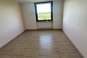 Ruhige Wohnlage, sanierte Wohnung mit Garage – Die vollständige Adresse der Immobilie erhältst du vom Anbieter., 54296 Kürenz, Trier – Vorschaubild 4