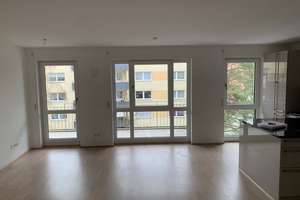 Moderne 3-Zimmer-Wohnung nahe BMW, EBK und 2 Balkonen und 2 Garagen – Fortnerstraße 22, 80933 Lerchenau-Ost, München – Vorschaubild 3