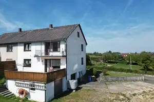 Großzügiges 1- bis 2-Familienhaus mit Garagen, großer Terrasse und Garten! – Bayreuth (Kreis) – Vorschaubild 1